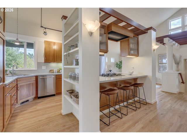 7235 Se MADISON St, Portland, OR 97215