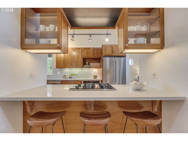 7235 Se MADISON St, Portland, OR 97215