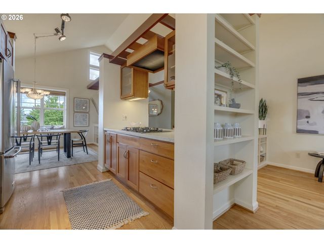 7235 Se MADISON St, Portland, OR 97215