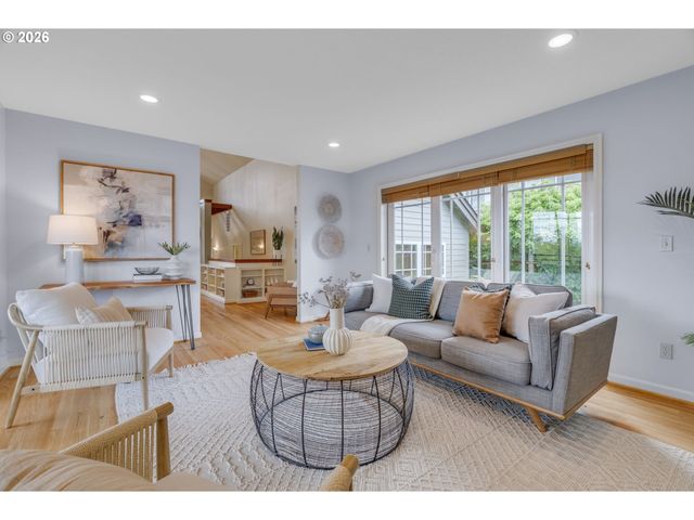 7235 Se MADISON St, Portland, OR 97215