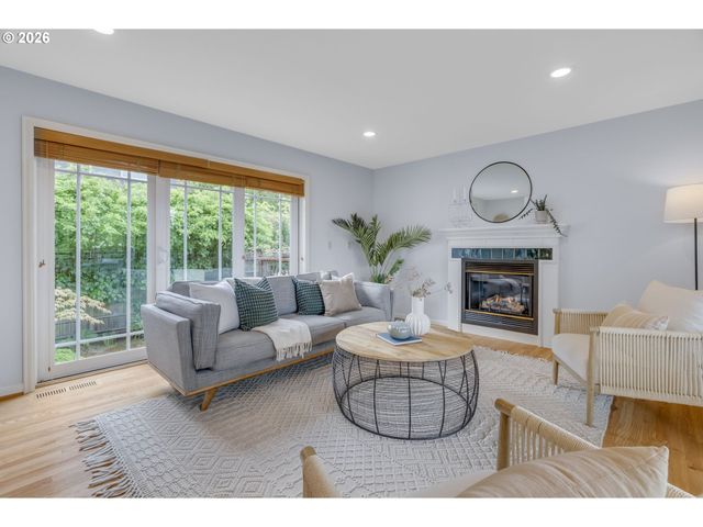 7235 Se MADISON St, Portland, OR 97215