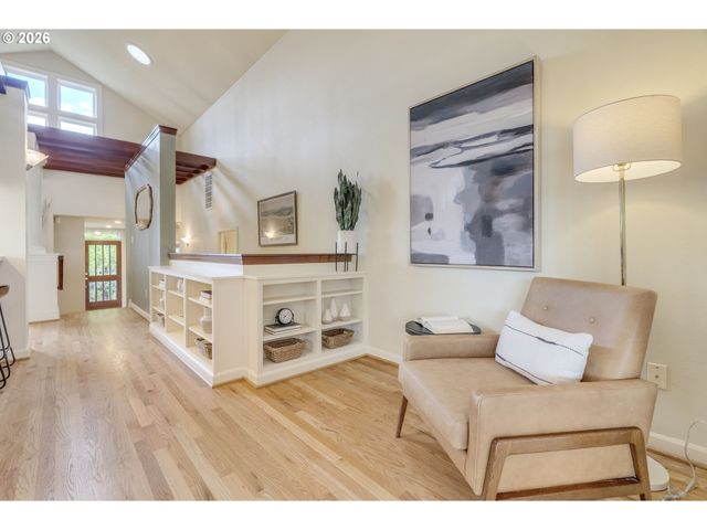 7235 Se MADISON St, Portland, OR 97215