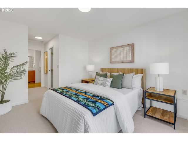 7235 Se MADISON St, Portland, OR 97215