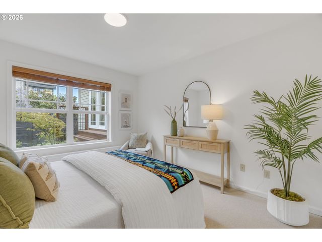 7235 Se MADISON St, Portland, OR 97215