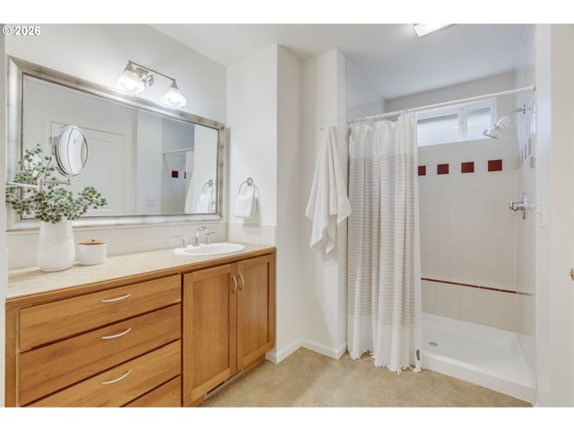 7235 Se MADISON St, Portland, OR 97215