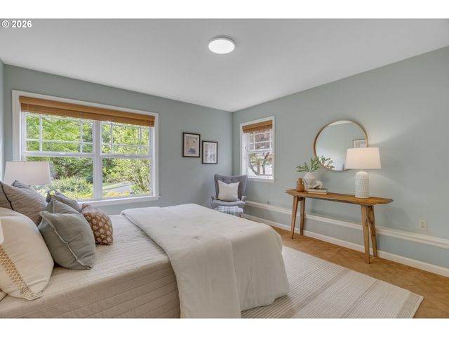 7235 Se MADISON St, Portland, OR 97215