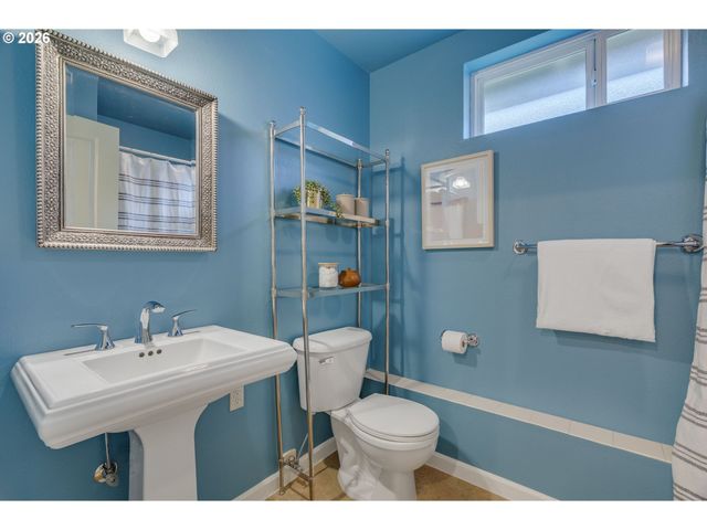 7235 Se MADISON St, Portland, OR 97215