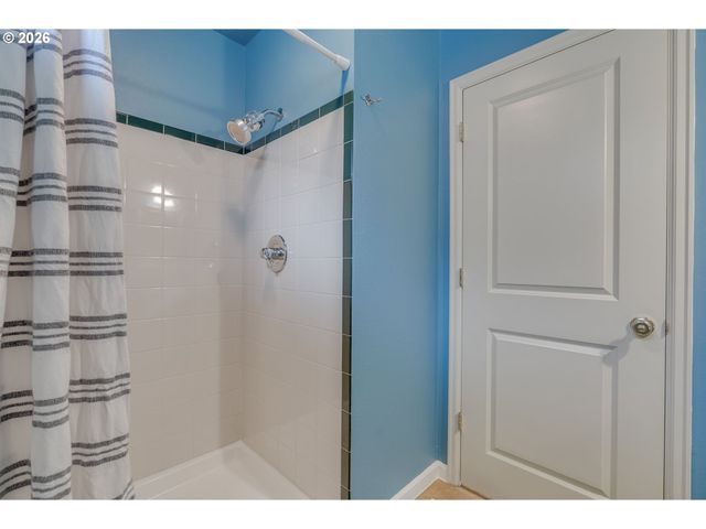 7235 Se MADISON St, Portland, OR 97215