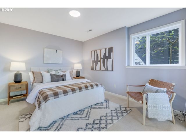 7235 Se MADISON St, Portland, OR 97215