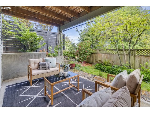 7235 Se MADISON St, Portland, OR 97215