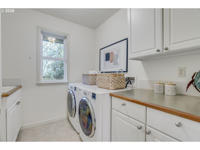 7235 Se MADISON St, Portland, OR 97215