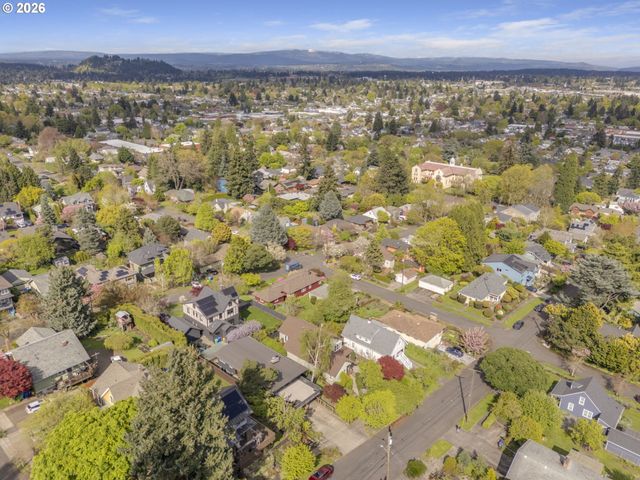 7235 Se MADISON St, Portland, OR 97215