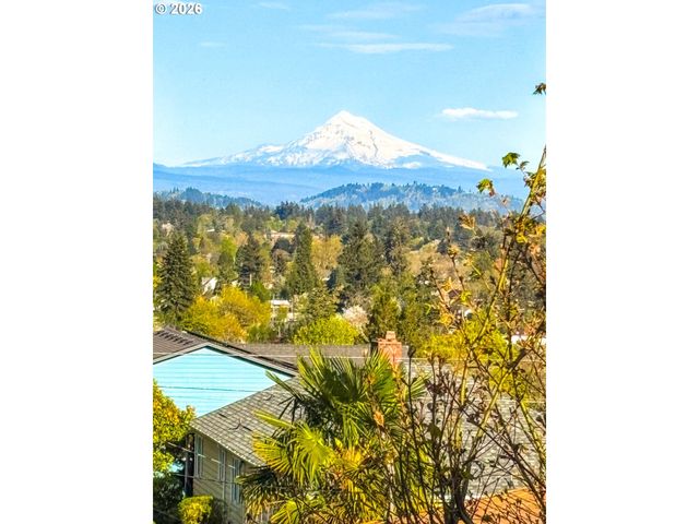 7235 Se MADISON St, Portland, OR 97215