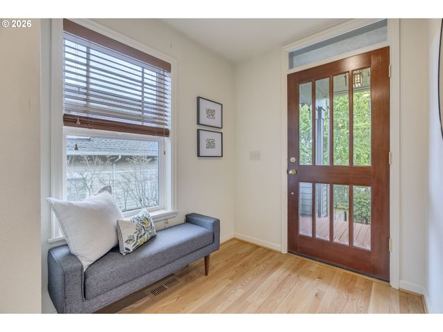 7235 Se MADISON St, Portland, OR 97215