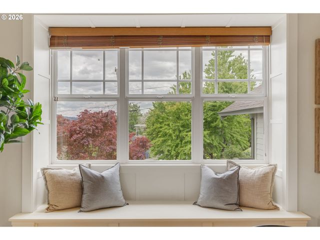 7235 Se MADISON St, Portland, OR 97215