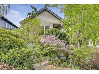 7235 Se MADISON St, Portland, OR 97215