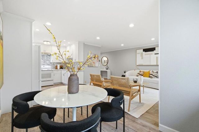 848 Apricot Avenue B, Campbell, CA 95008