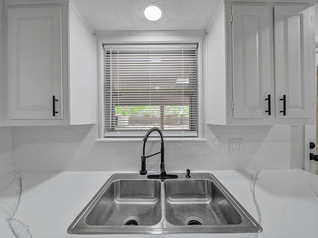 1104 Darlene Lane, Arlington, TX 76010