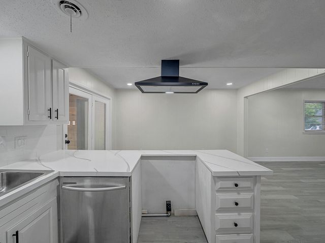 1104 Darlene Lane, Arlington, TX 76010