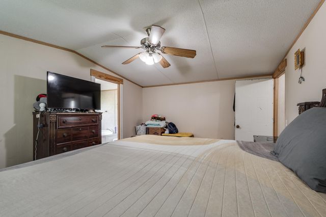 400 Coway Rd, Livingston, TX 77351