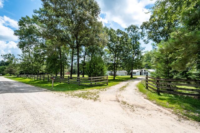 400 Coway Rd, Livingston, TX 77351