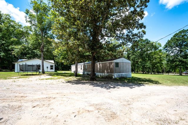 400 Coway Rd, Livingston, TX 77351