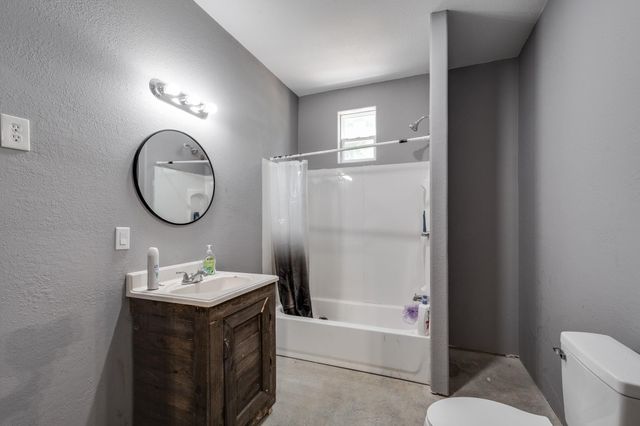 400 Coway Rd, Livingston, TX 77351