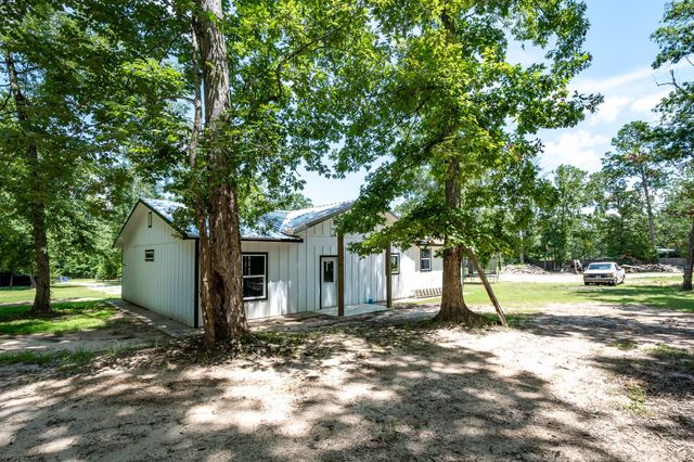 400 Coway Rd, Livingston, TX 77351