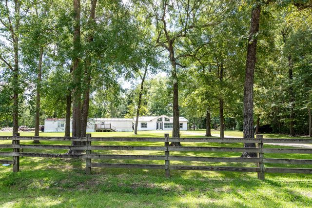 400 Coway Rd, Livingston, TX 77351