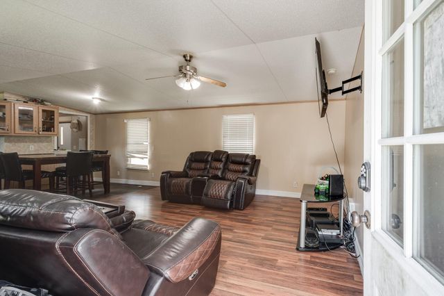 400 Coway Rd, Livingston, TX 77351