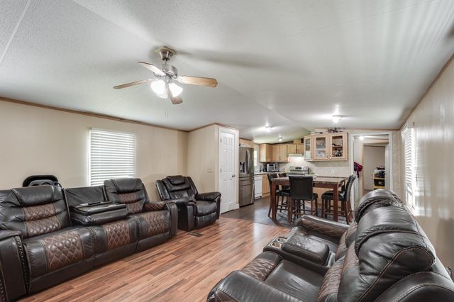 400 Coway Rd, Livingston, TX 77351