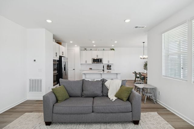 3314 Laurel Brook Ct, Columbia, TN 38401