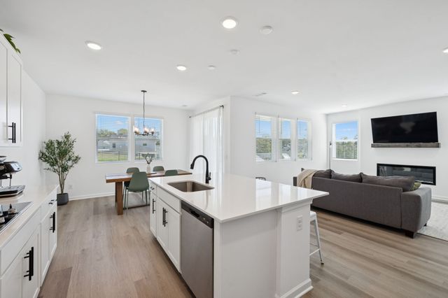 3314 Laurel Brook Ct, Columbia, TN 38401