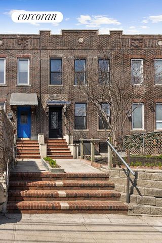 27 VANDAM Street, New York City, NY 11222