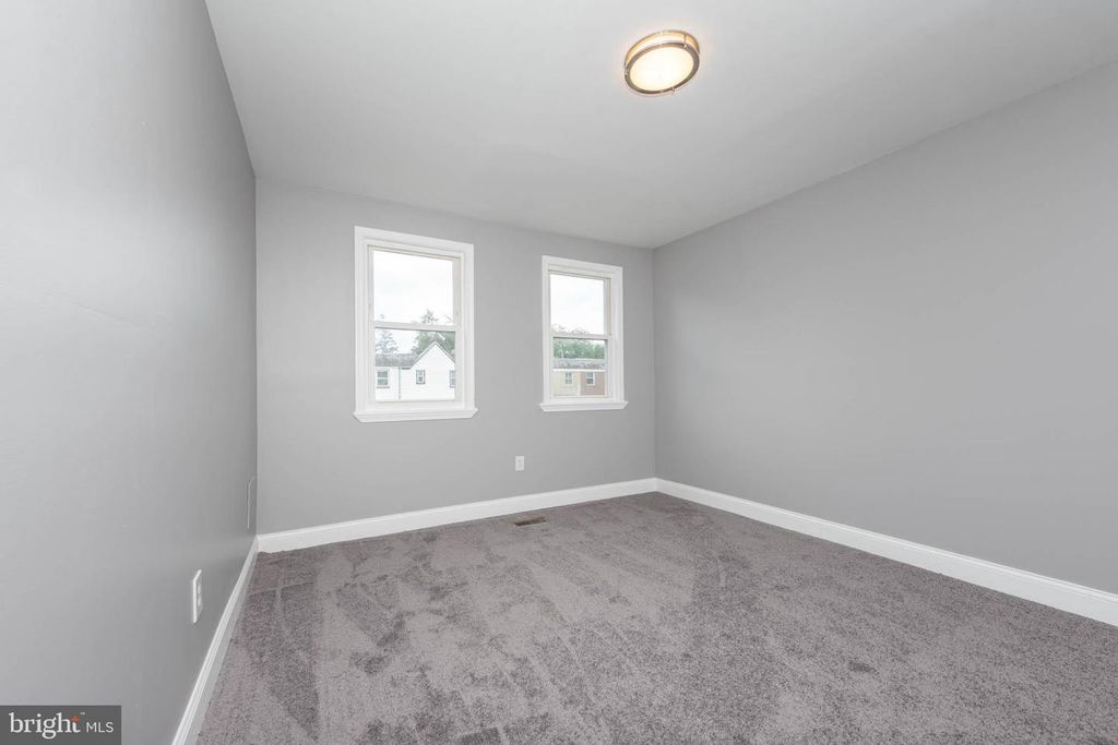Image 11 of property listing at 4921 EDGEMERE AVE, Baltimore, MD 21215