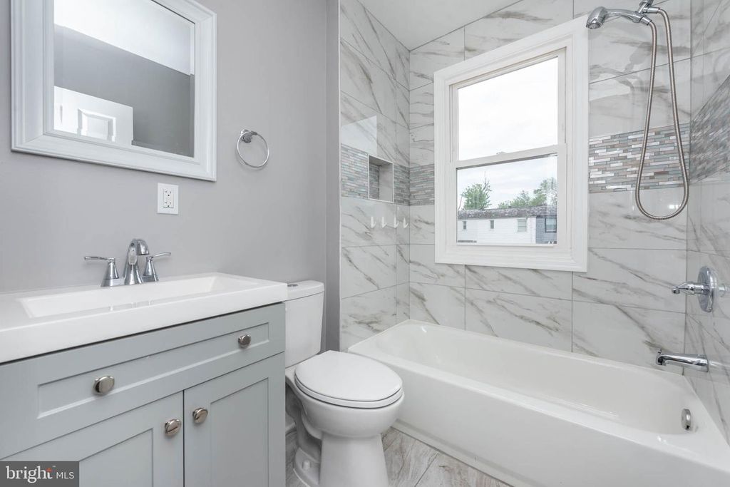 Image 15 of property listing at 4921 EDGEMERE AVE, Baltimore, MD 21215