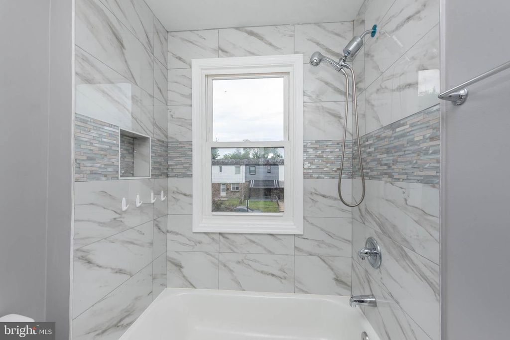 Image 16 of property listing at 4921 EDGEMERE AVE, Baltimore, MD 21215