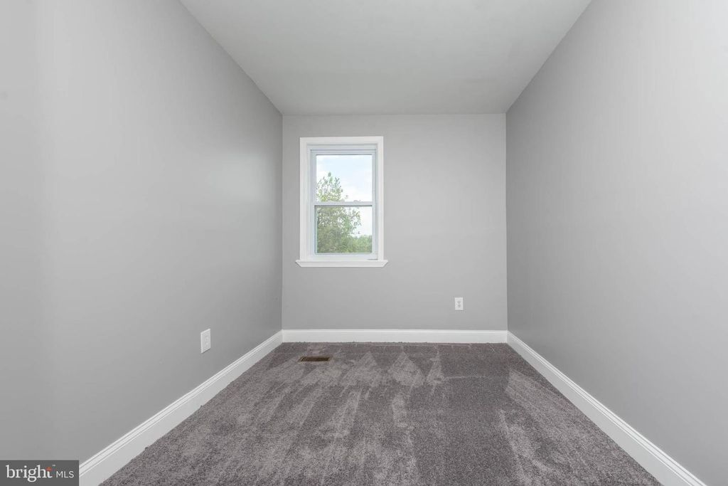 Image 17 of property listing at 4921 EDGEMERE AVE, Baltimore, MD 21215