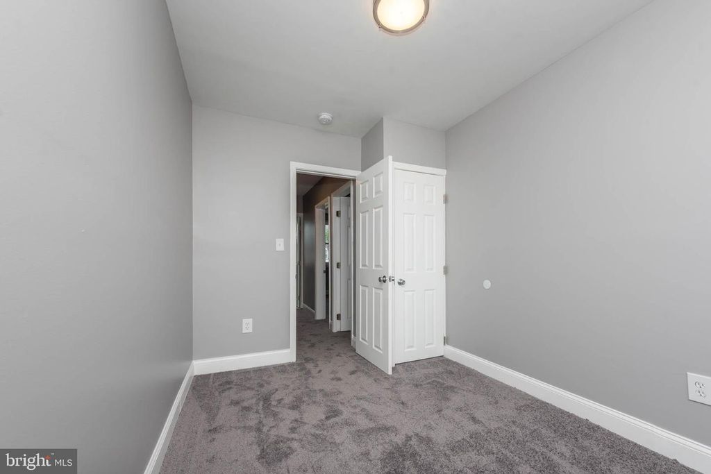 Image 18 of property listing at 4921 EDGEMERE AVE, Baltimore, MD 21215
