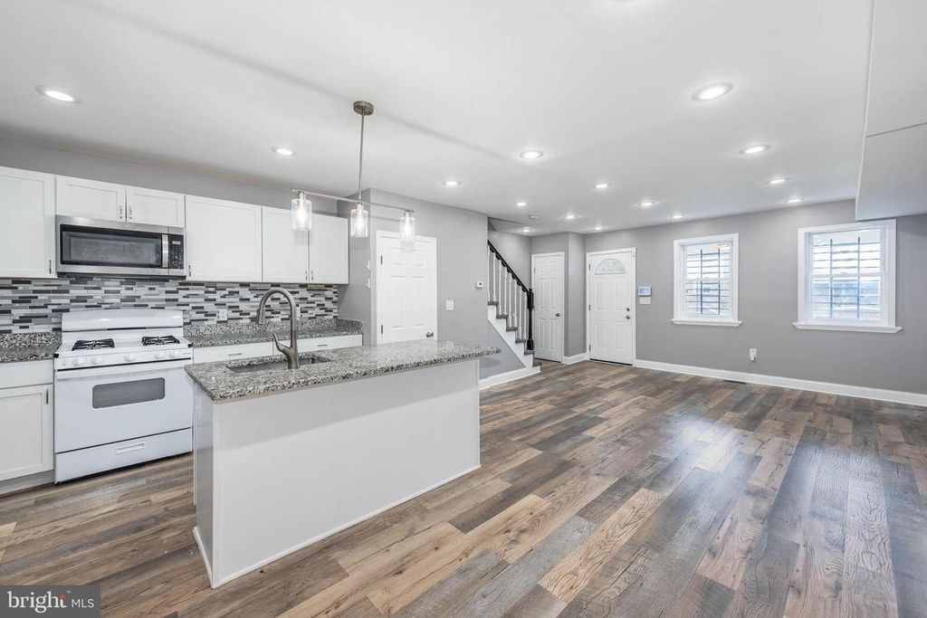 Image 4 of property listing at 4921 EDGEMERE AVE, Baltimore, MD 21215