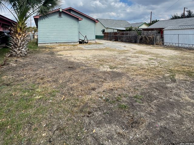 2906 W Poplar St, San Antonio, TX 78207