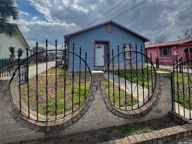 2906 W Poplar St, San Antonio, TX 78207