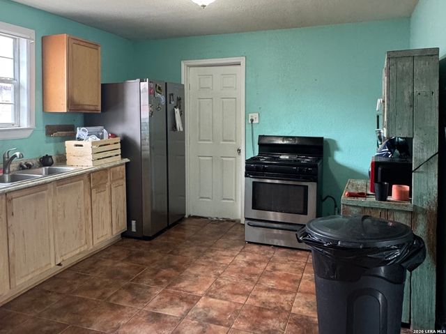 2906 W Poplar St, San Antonio, TX 78207