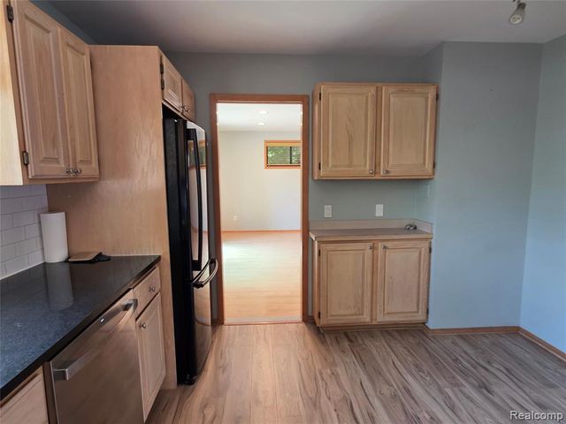 1039 Cobalt Avenue, Waterford, MI 48327