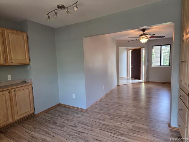 1039 Cobalt Avenue, Waterford, MI 48327
