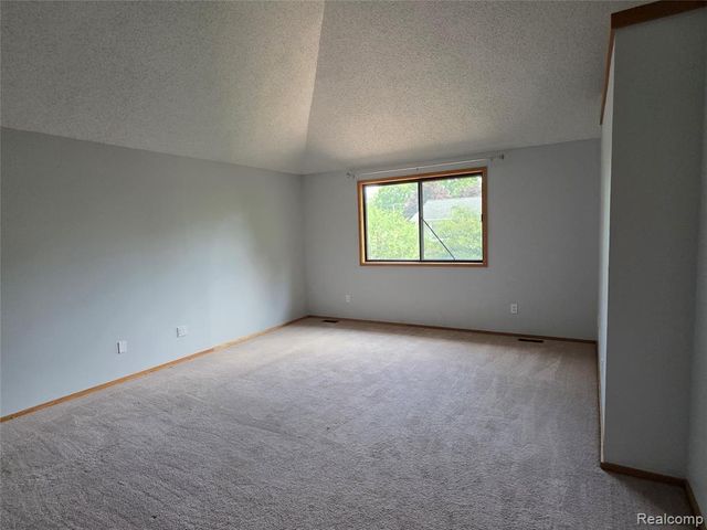 1039 Cobalt Avenue, Waterford, MI 48327