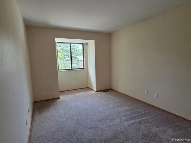 1039 Cobalt Avenue, Waterford, MI 48327