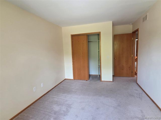 1039 Cobalt Avenue, Waterford, MI 48327