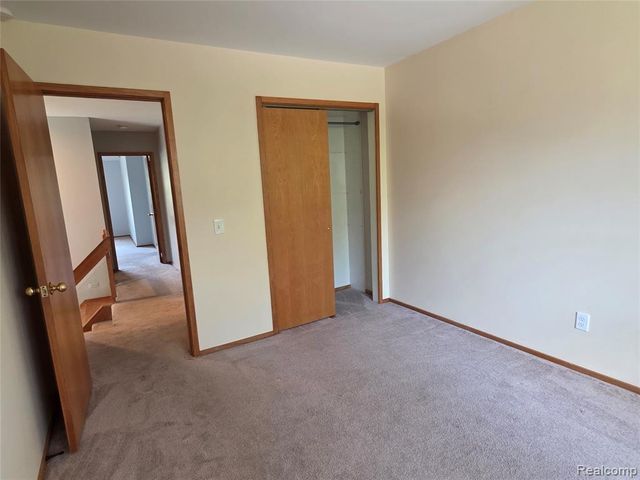 1039 Cobalt Avenue, Waterford, MI 48327