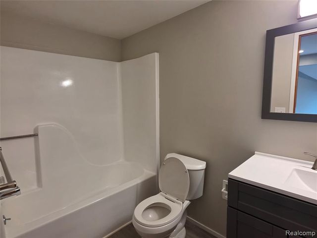 1039 Cobalt Avenue, Waterford, MI 48327